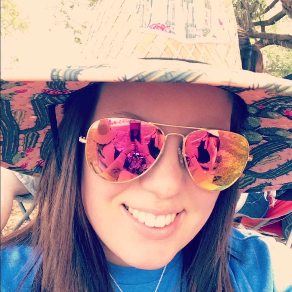 Meet your Posher, Christina